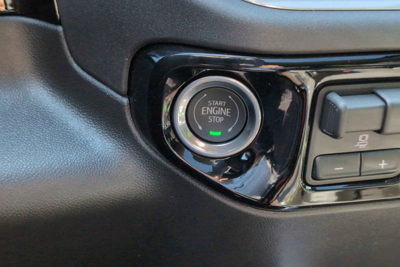 New 2026 Onyx Black GMC SLT image 22