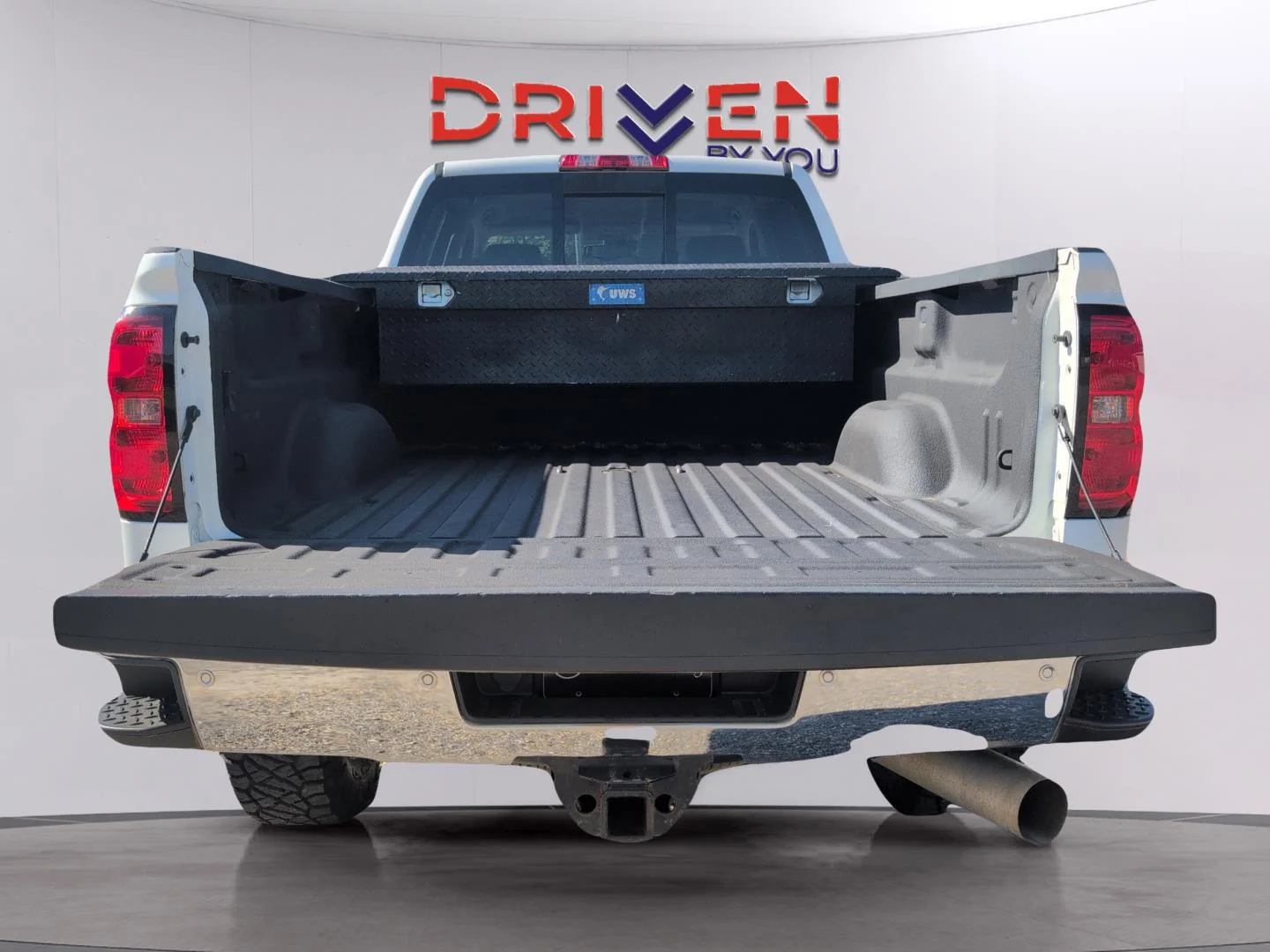 Used 2019 SUMMIT WHITE Chevrolet LTZ image 9