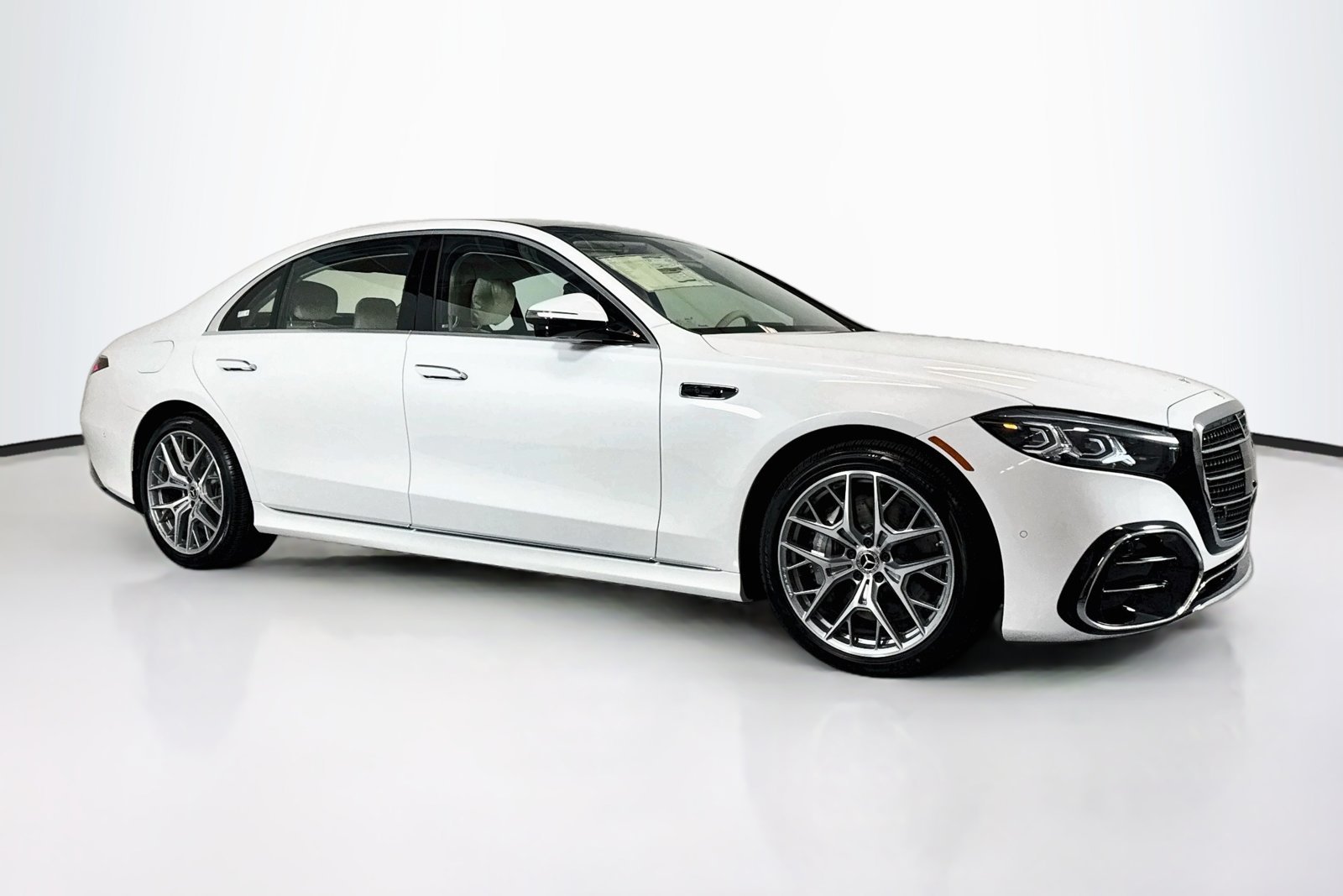 New 2027 MANUFAKTUR Moonlight White Metallic Mercedes-Benz S 500 image 3