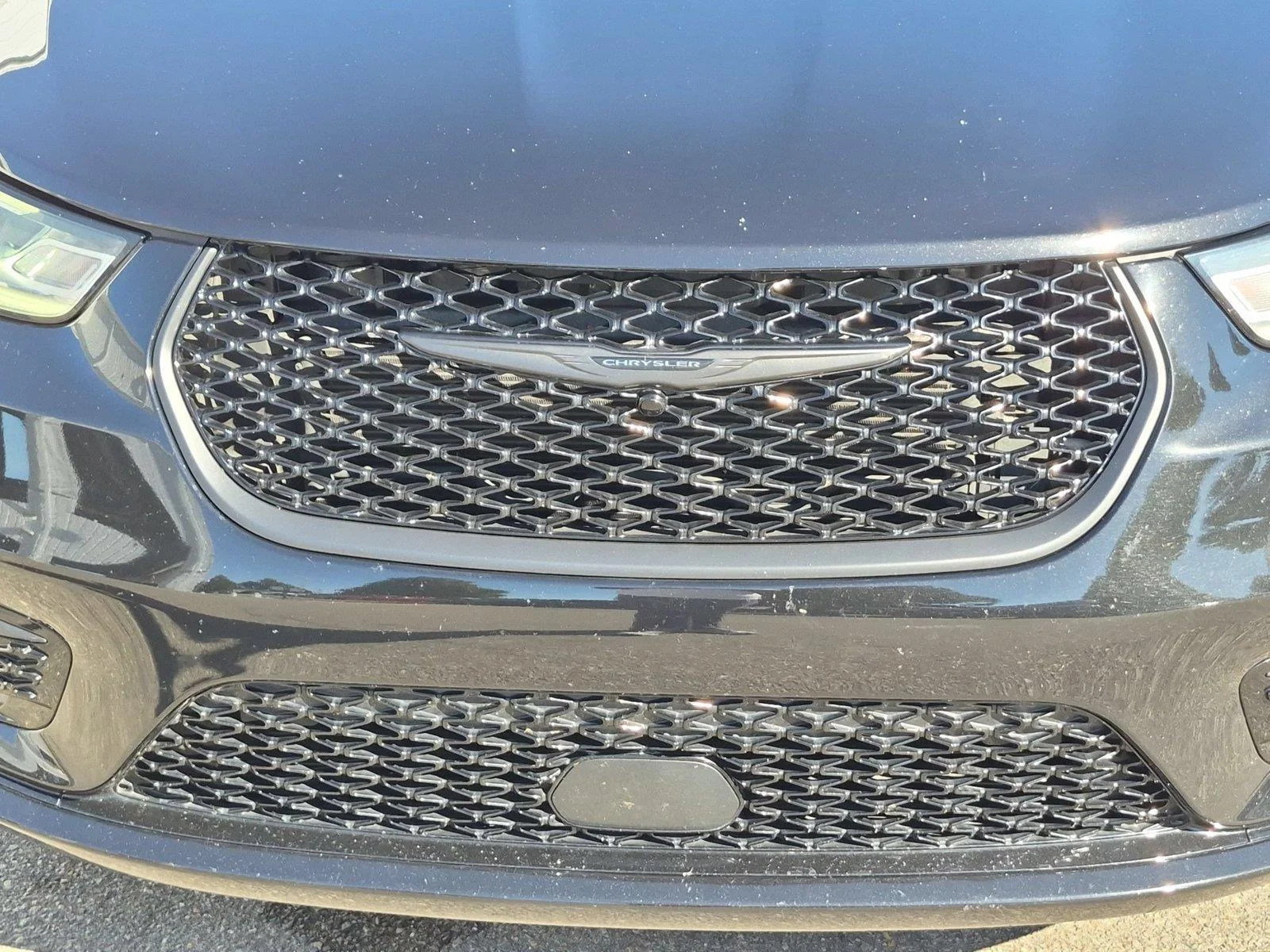 Used 2025 Diamond Black Crystal Pearlcoat Chrysler Limited image 13