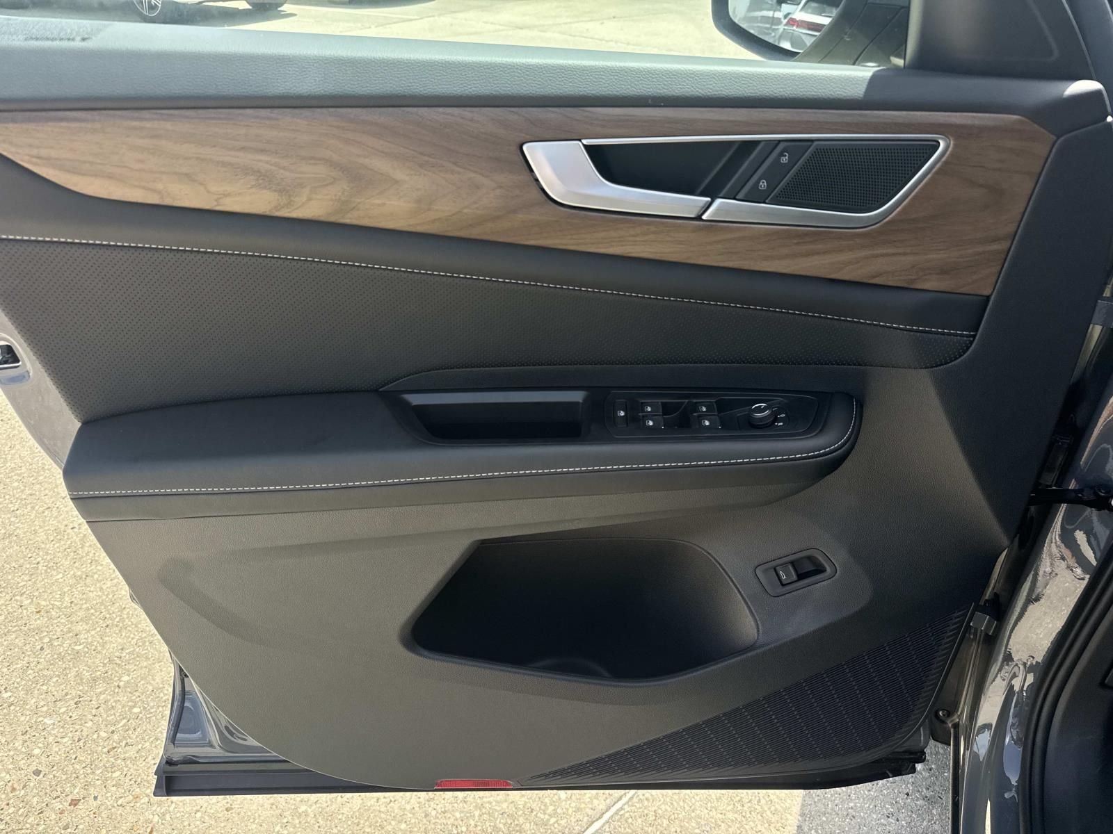 2026 Volkswagen Atlas SE w/Tech - Photo 12