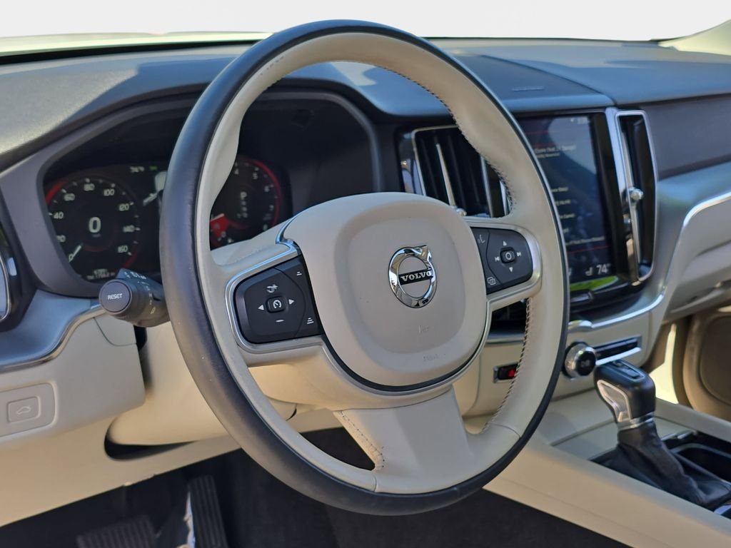 Used 2020 White Volvo T5 Momentum image 19