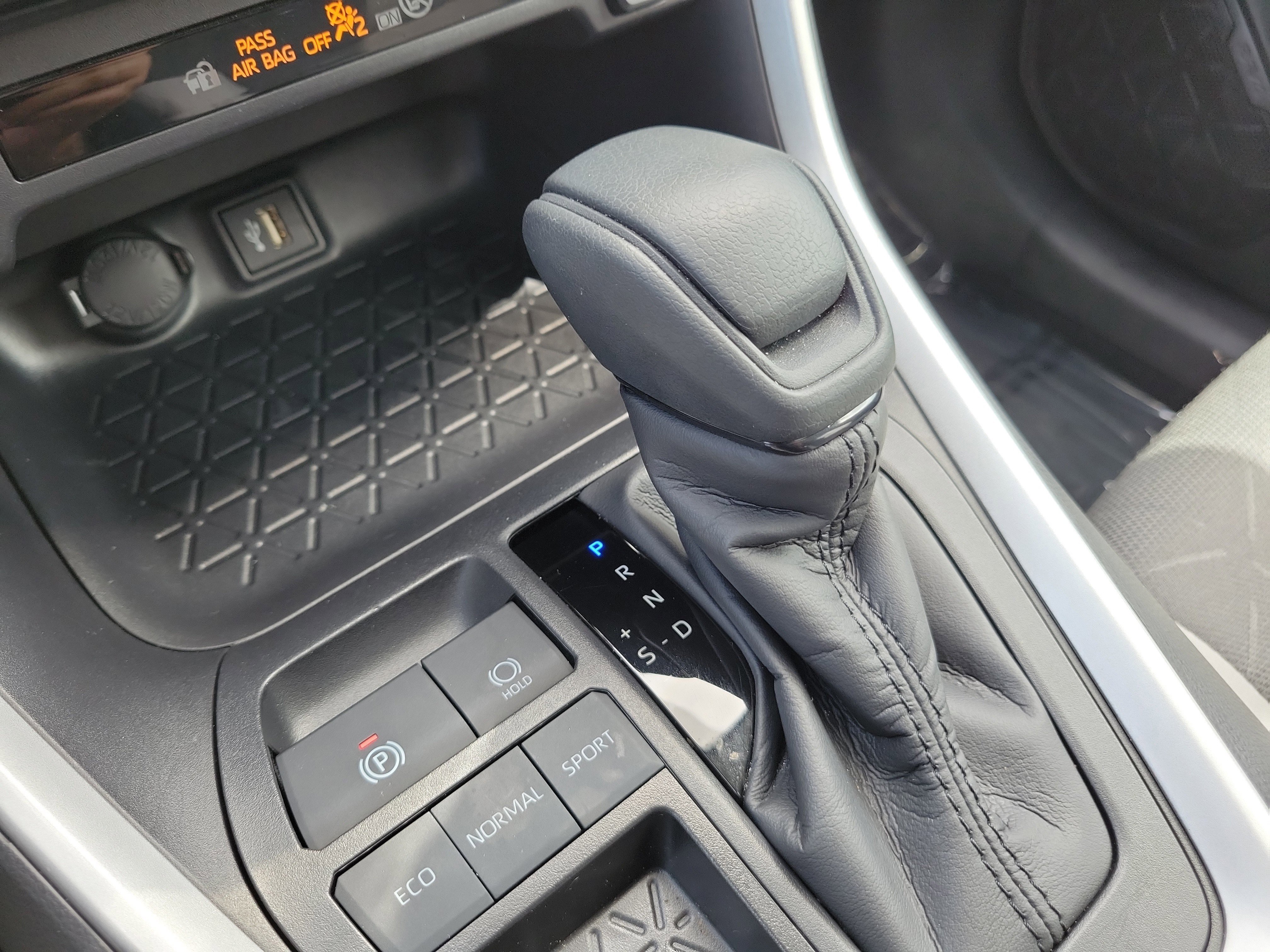 Used 2025 Ice Toyota XLE image 31