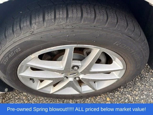 Used 2010 White Ford SEL image 11