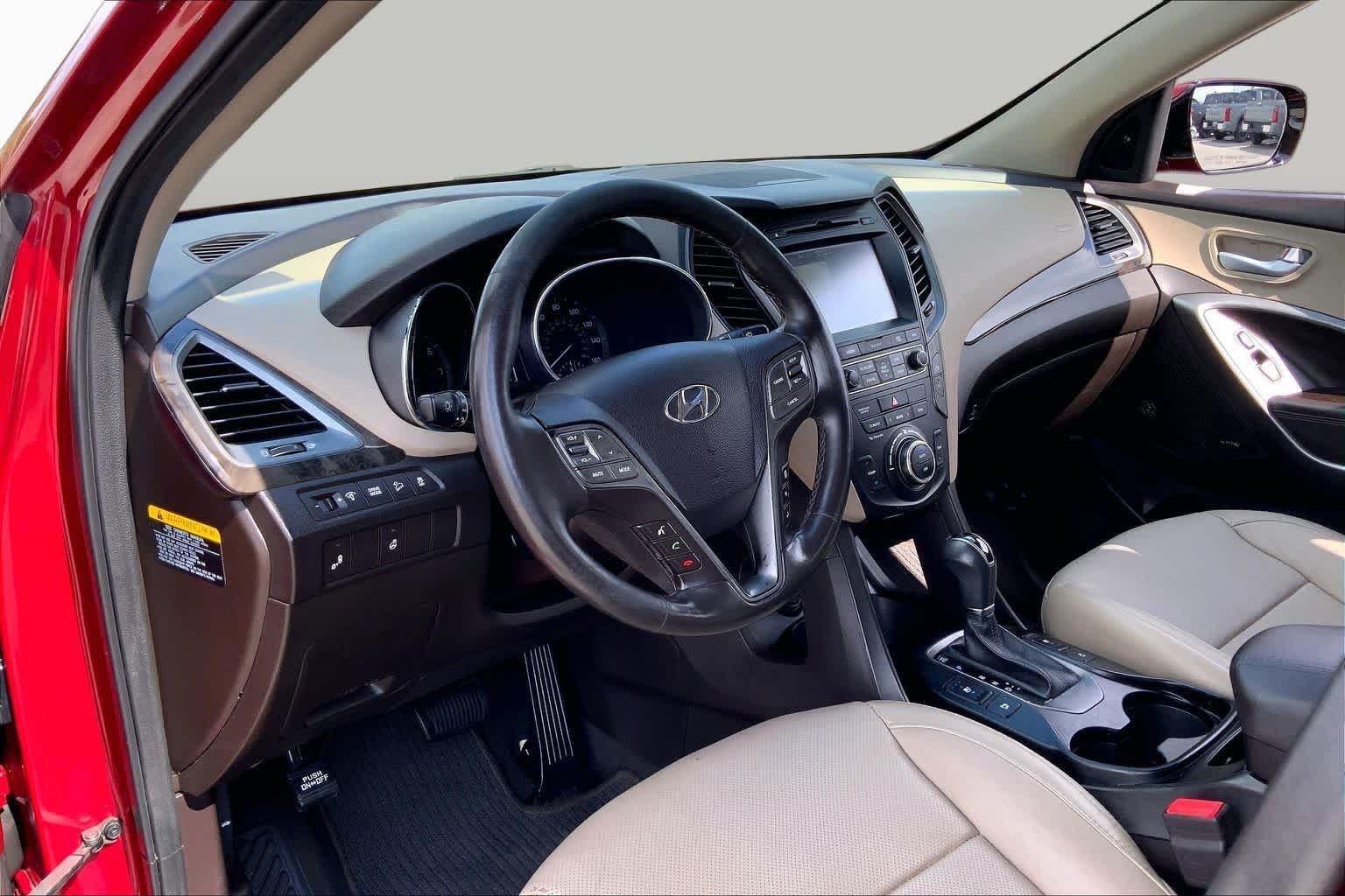 Used 2017 Serrano Red Hyundai 2.4L image 17