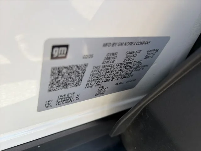 Used 2025 White Chevrolet LT image 28