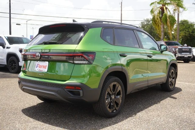 New 2026 Bright Moss Green W/Deep Black Roof Volkswagen SE Black FWD image 7