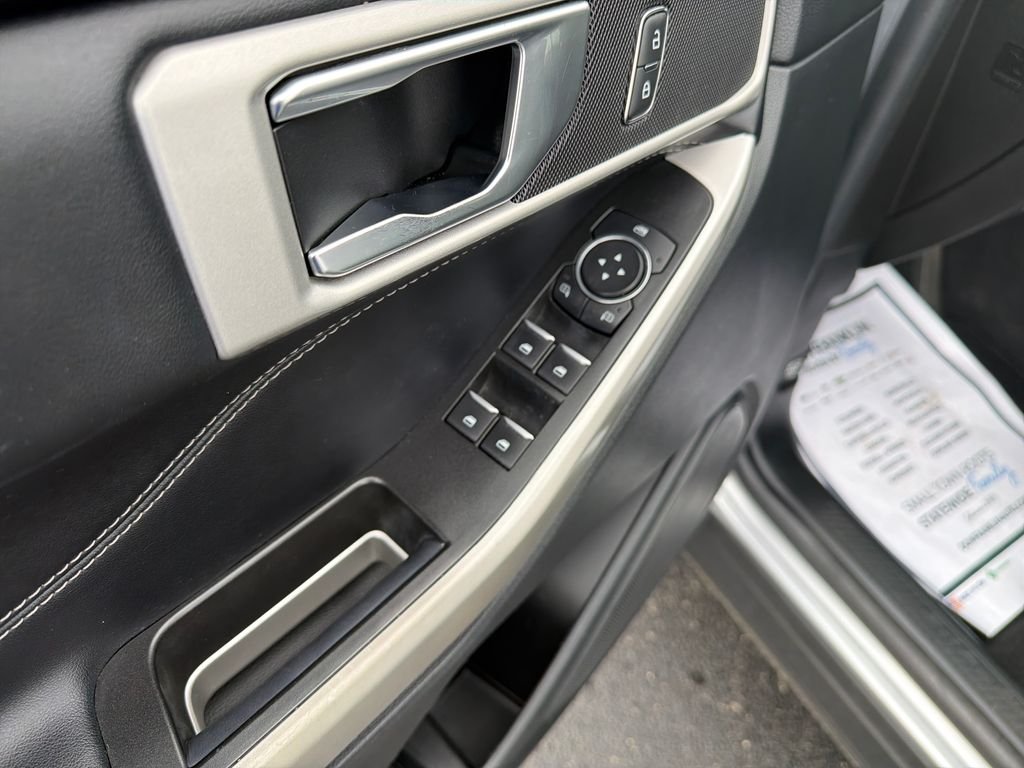 Used 2022 Silver Ford XLT image 10