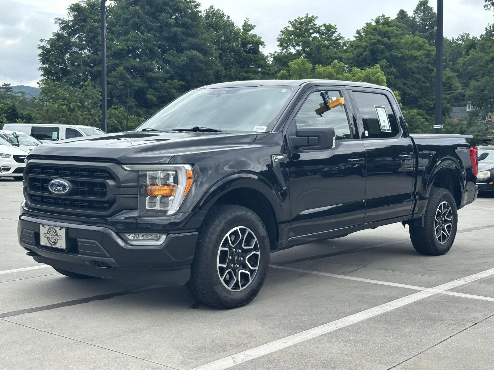 Used 2022 Agate Black Metallic Ford XLT image 3