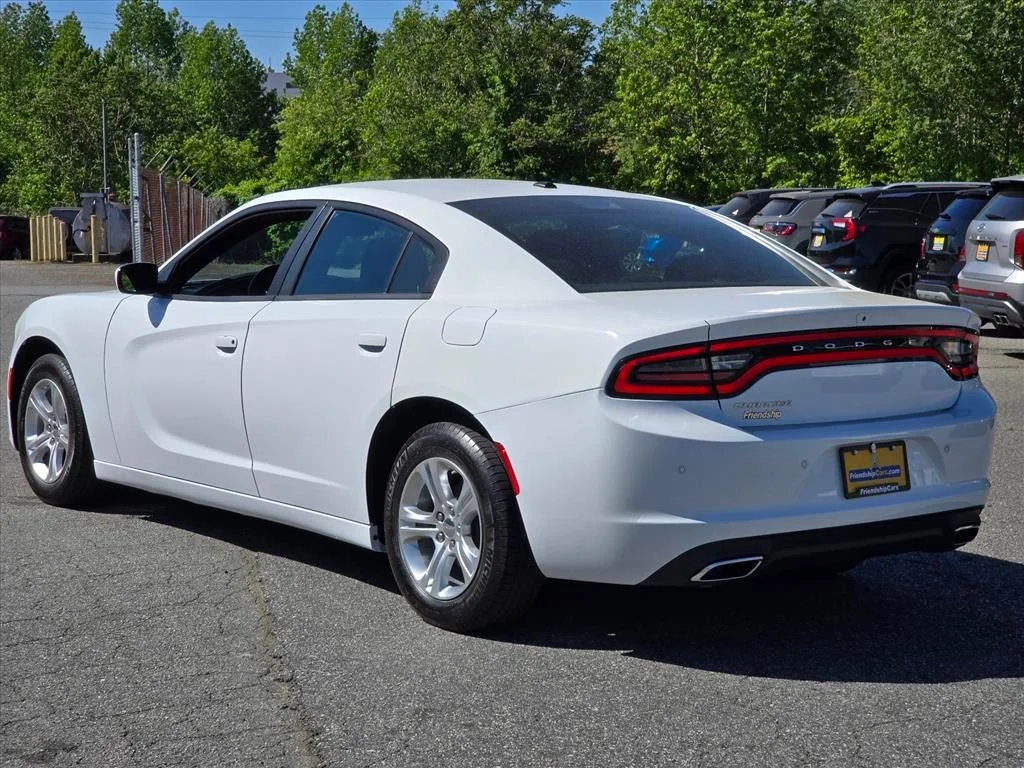 Used 2022 White Dodge SXT image 24