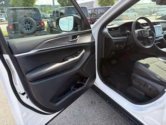 New 2026 White Jeep Altitude image 12