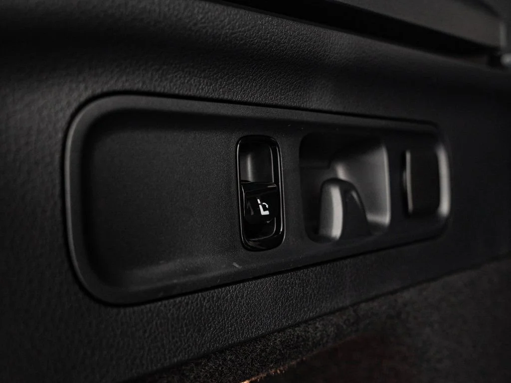 Used 2026 Black Mercedes-Benz GLC 300 image 23