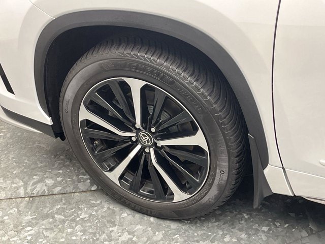Used 2022 Wind Chill Pearl Toyota XSE image 34
