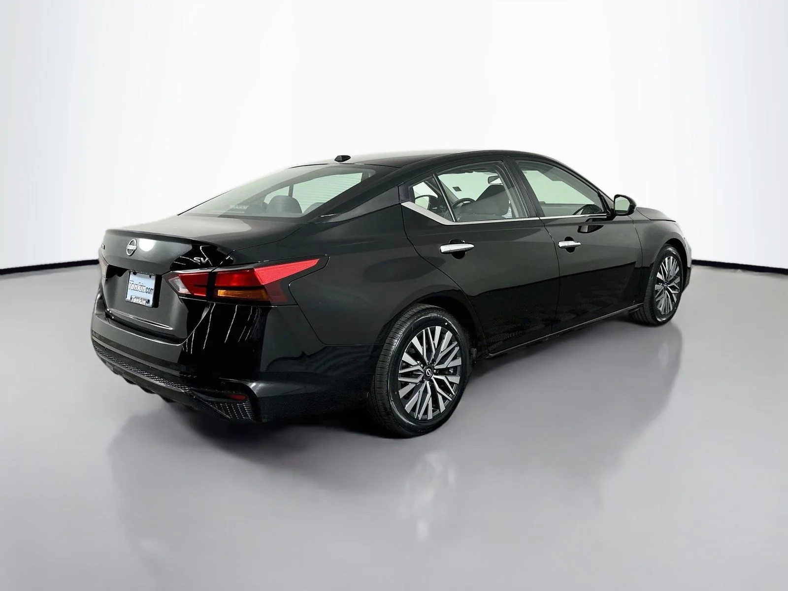 Used 2023 Super Black Clearcoat Nissan 2.5 SV image 8