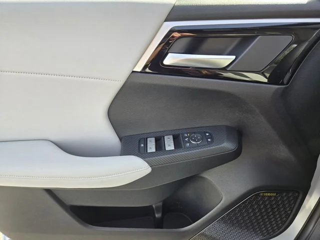 New 2026 White Mitsubishi SE image 13