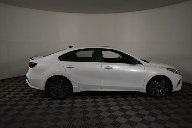 Used 2022 White Kia GT-Line image 12