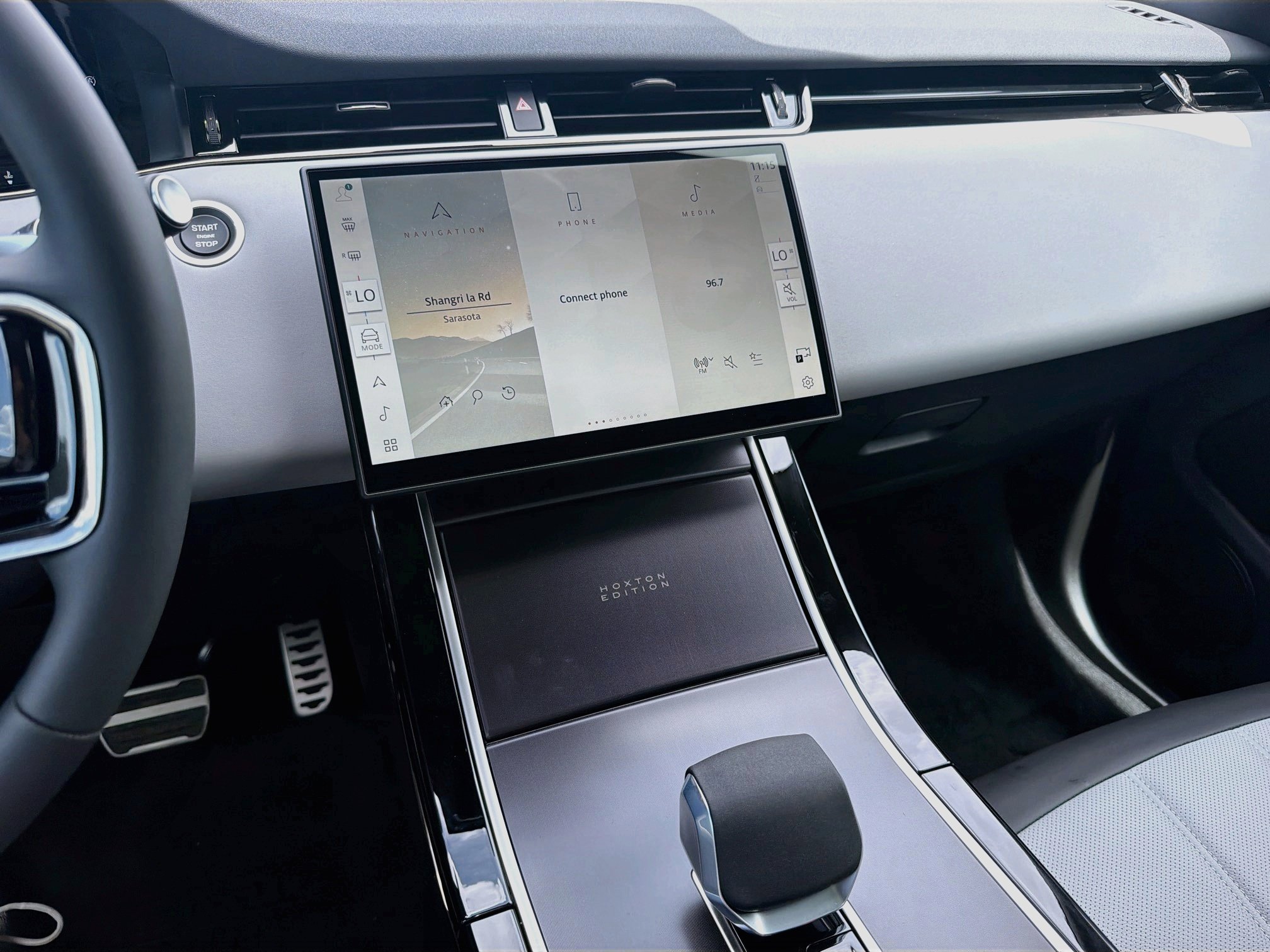 New 2026 Ostuni Pearl White Land Rover Hoxton Edition image 27