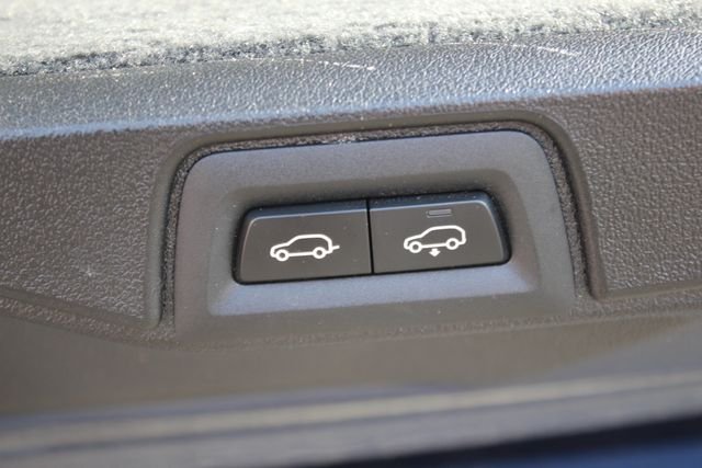 Used 2022 Blue BMW xDrive40i image 30