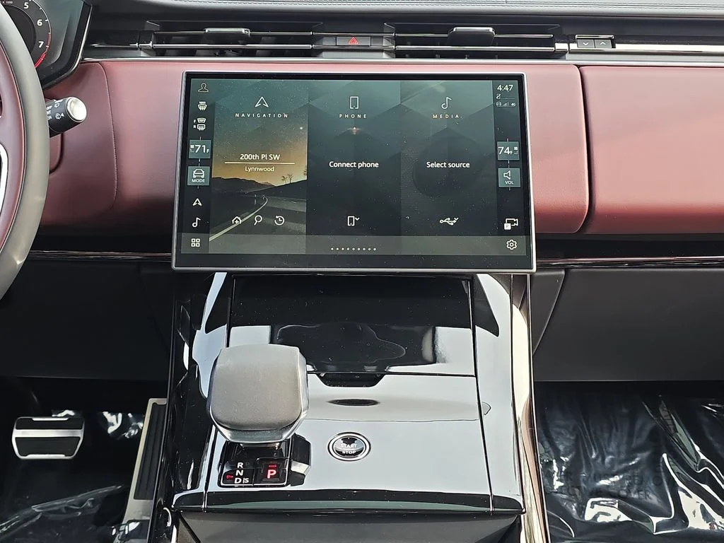 New 2025 Santorini Black LAND ROVER Dynamic SE image 20