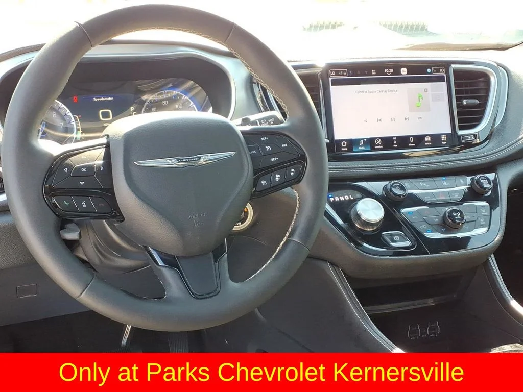 Used 2025 White Chrysler Limited image 6