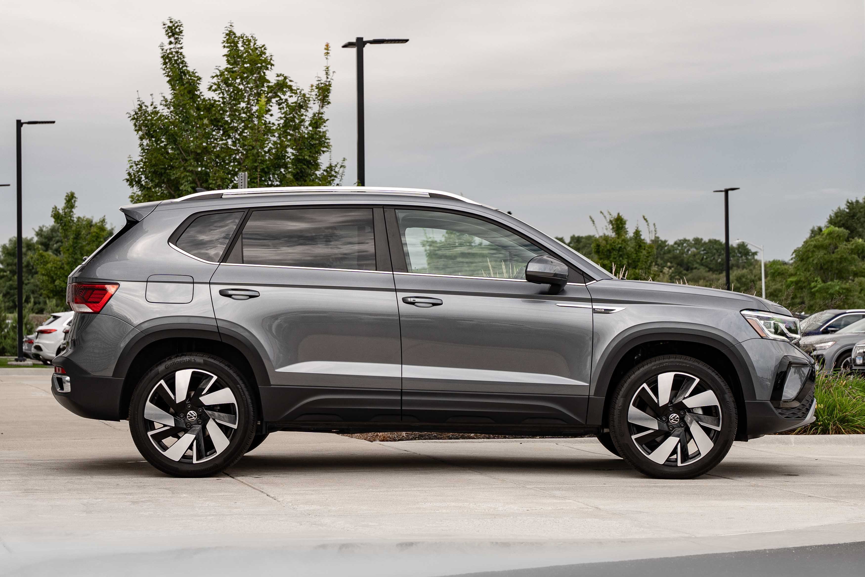 Used 2024 Platinum Gray Metallic Volkswagen SEL image 3
