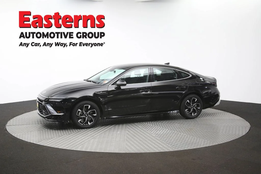 Used 2024 Black Hyundai SEL image 58