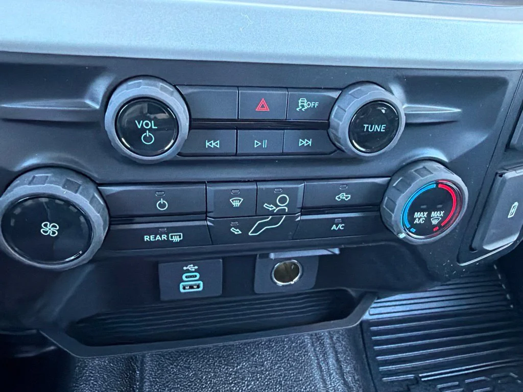 New 2027 Oxford White Ford F-350® XL image 18