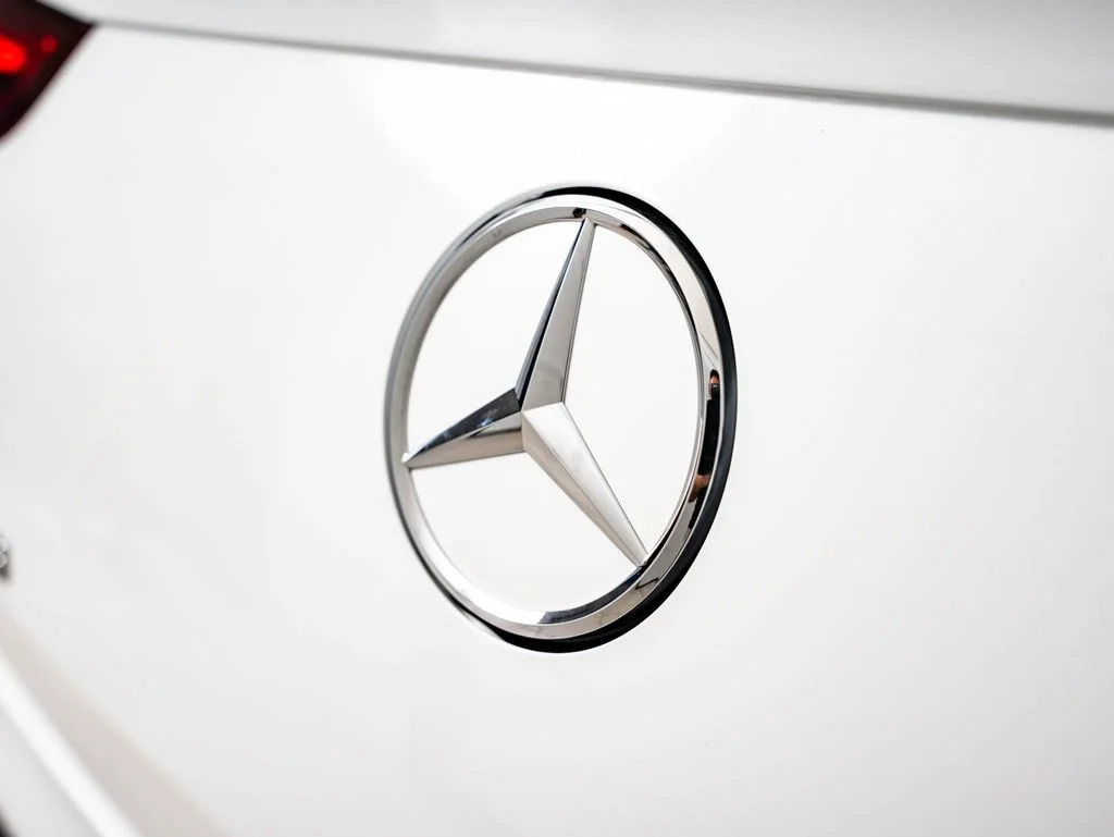 New 2026 Manufaktur Moonlight White Metallic Mercedes-Benz GLE 53 AMG® image 18
