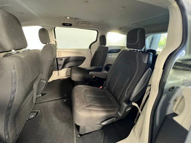 2022 Chrysler Voyager LX - Photo 15