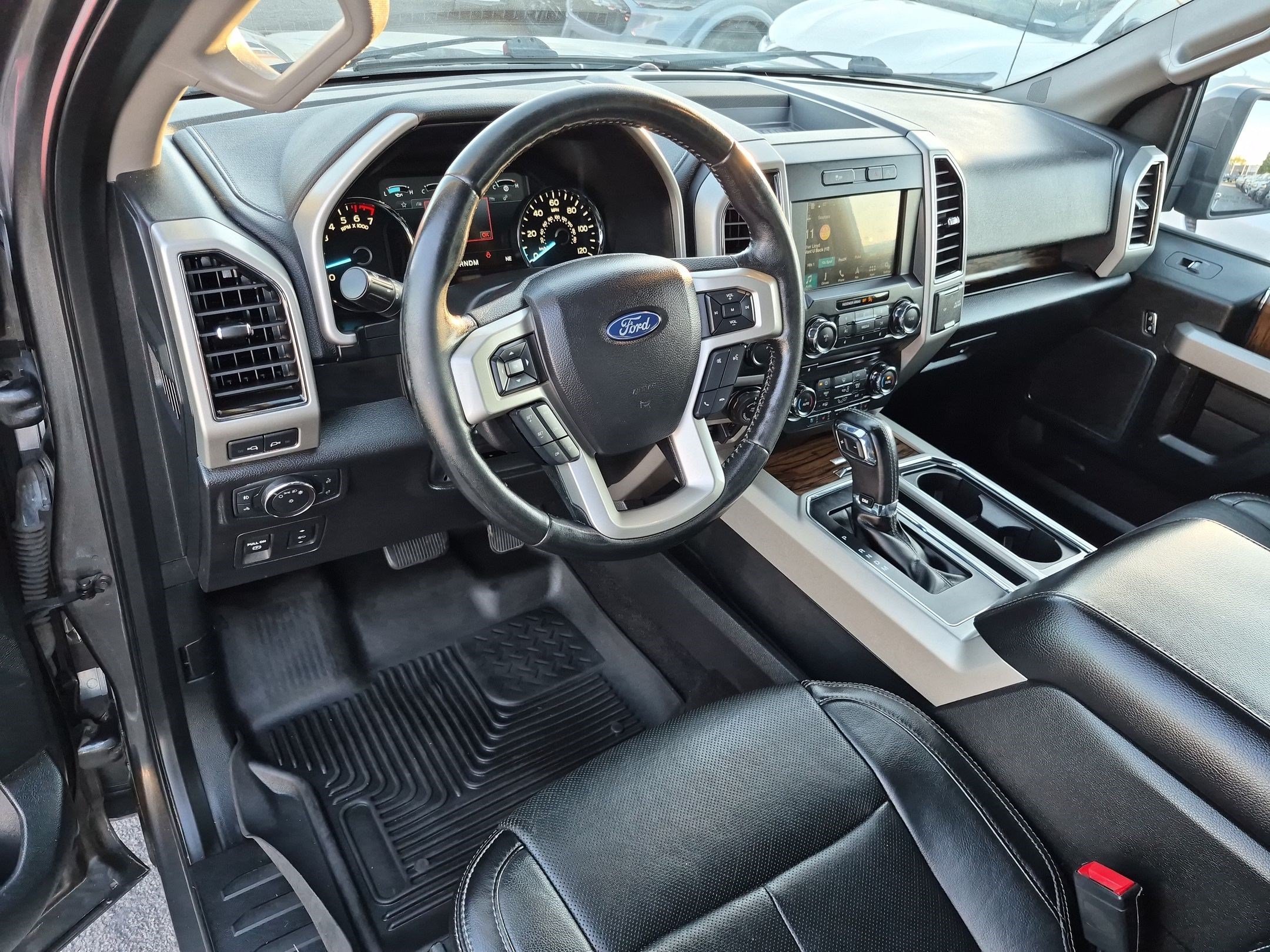Used 2018 Magnetic Ford LARIAT image 14