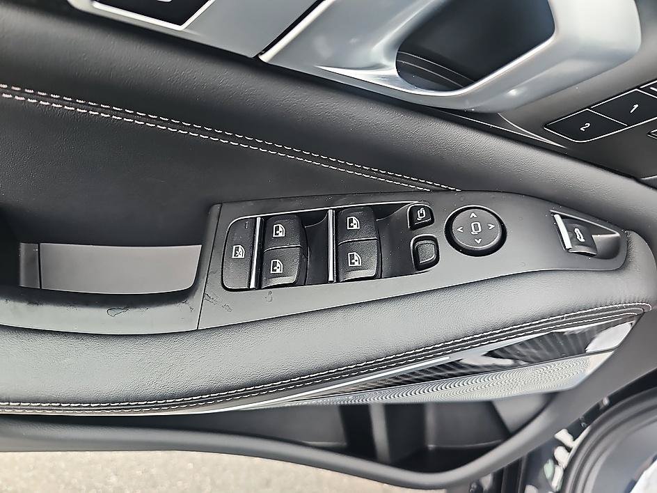 Used 2021 Black Sapphire Metallic BMW M50i image 13