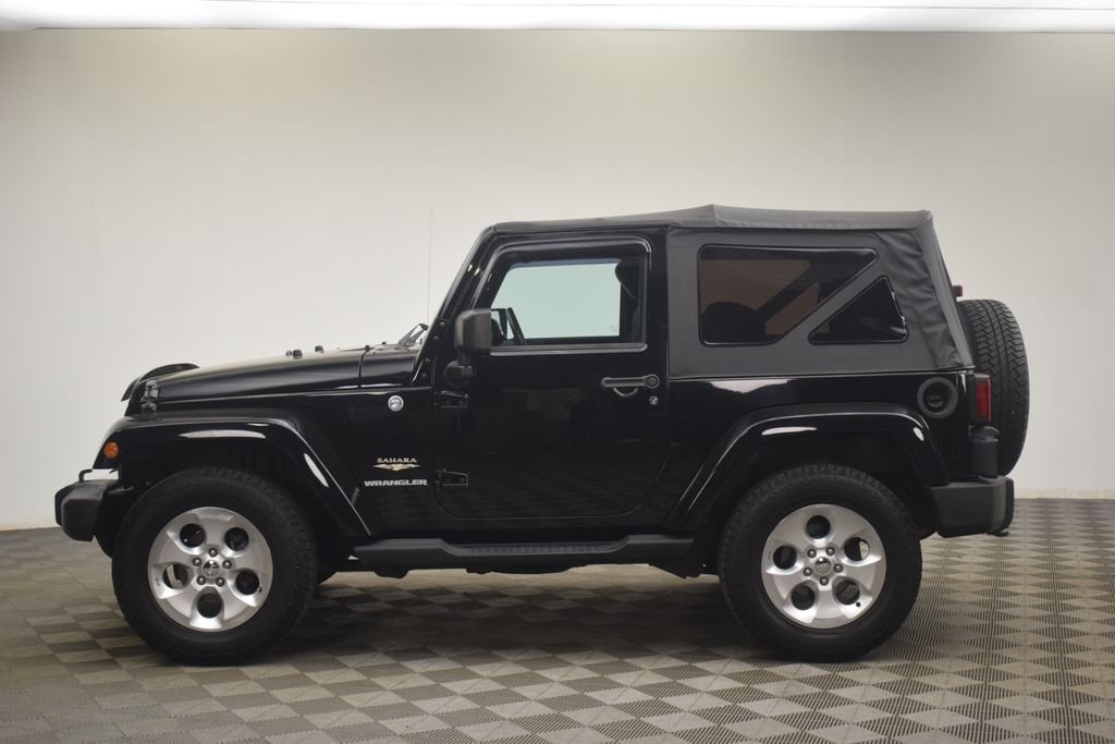 Used 2013 Black Jeep Sahara image 8