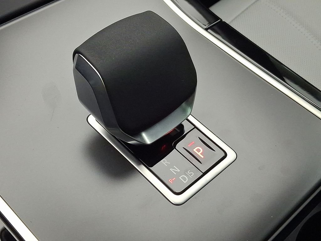 New 2026 Seoul Pearl Silver Land Rover S image 12