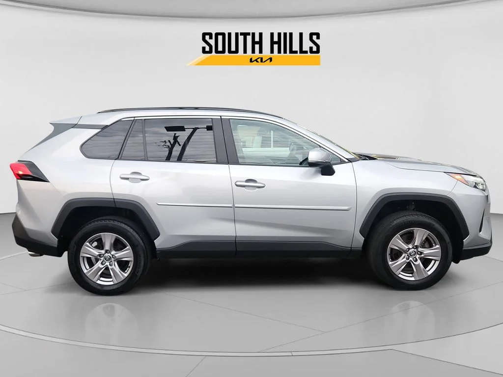 Used 2022 Silver Toyota XLE image 6