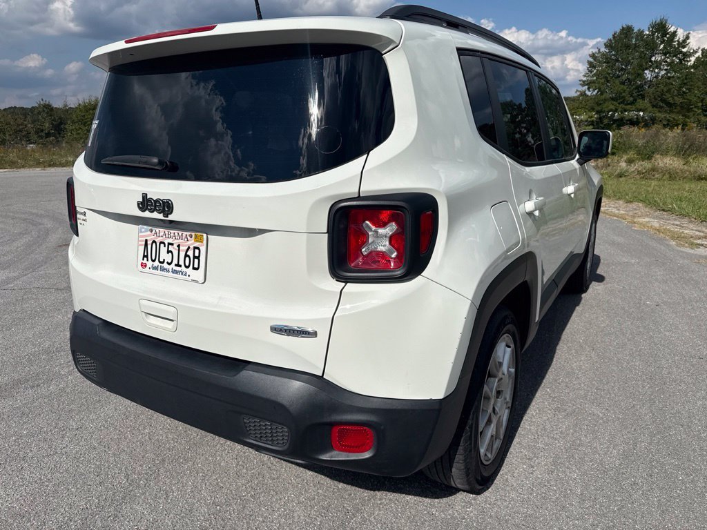 Used 2020 Alpine White Clearcoat Jeep Latitude image 9