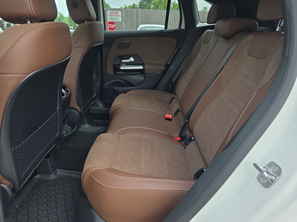 New 2026 White Mercedes-Benz GLA 250 image 12