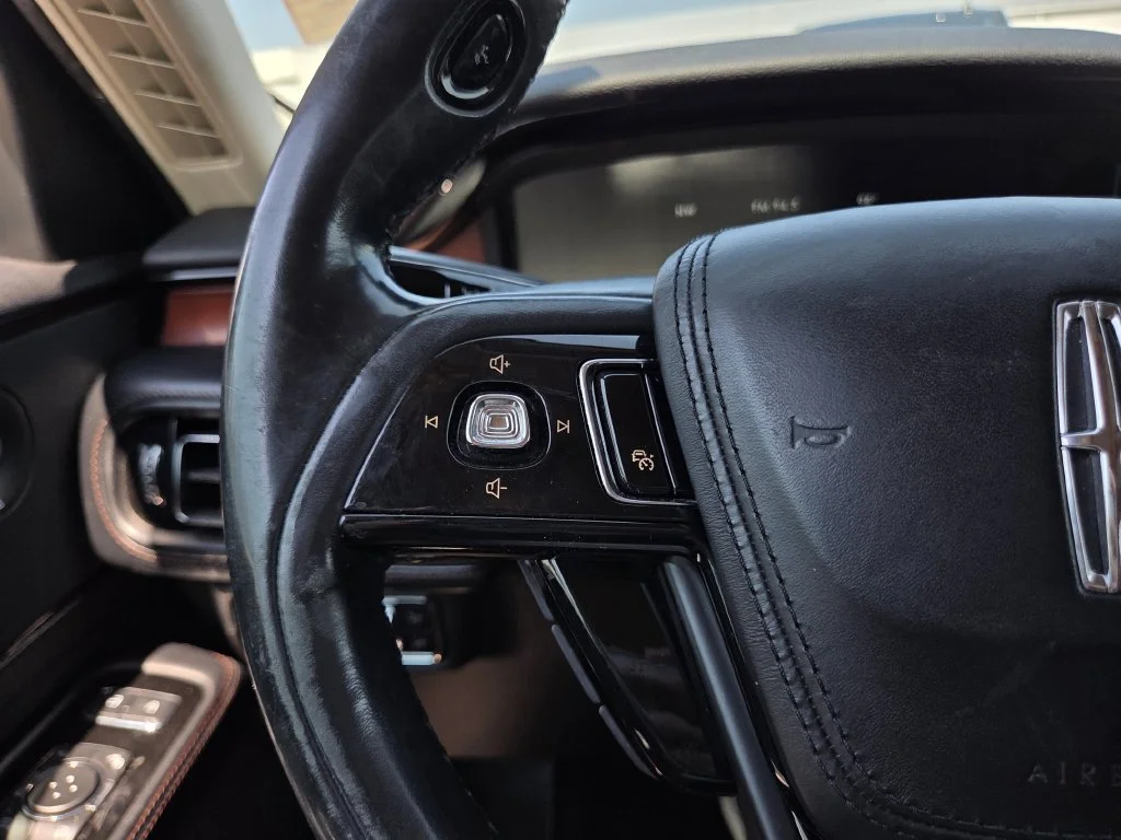 Used 2020 Gray Lincoln Reserve image 28