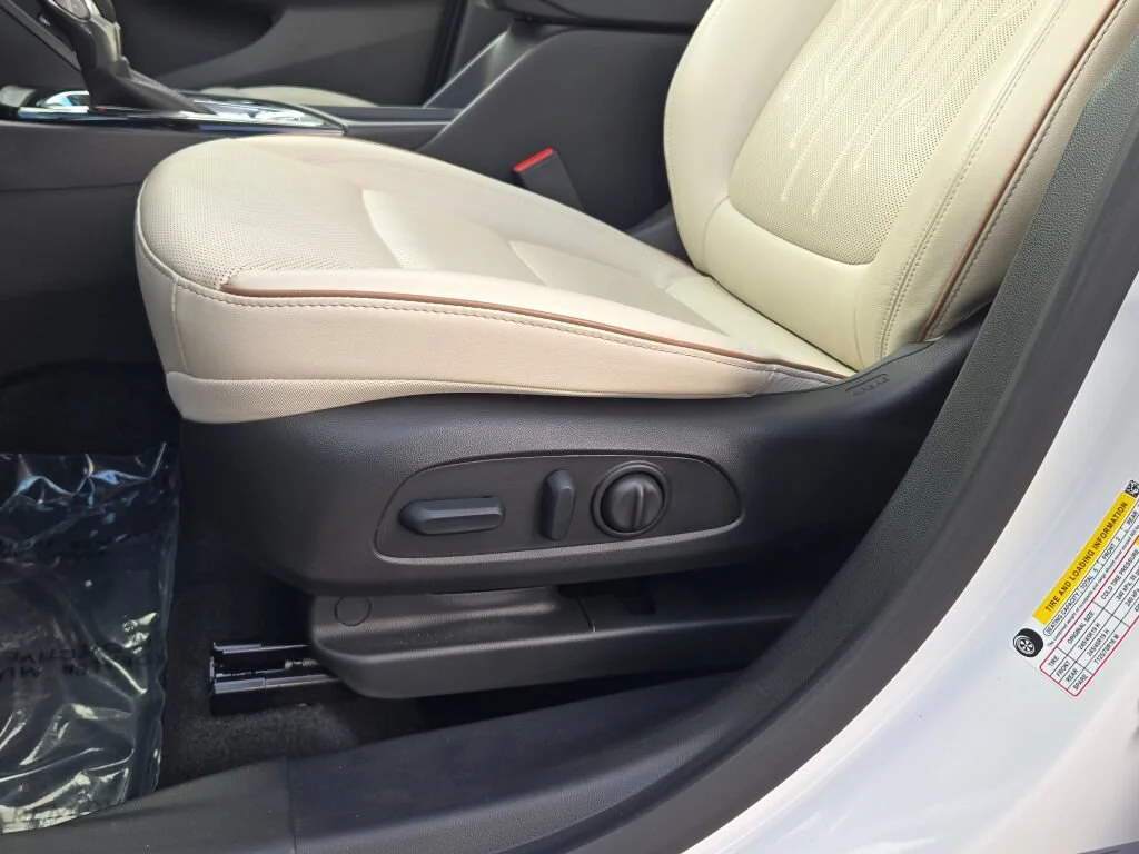 Used 2026 White Buick Avenir image 24