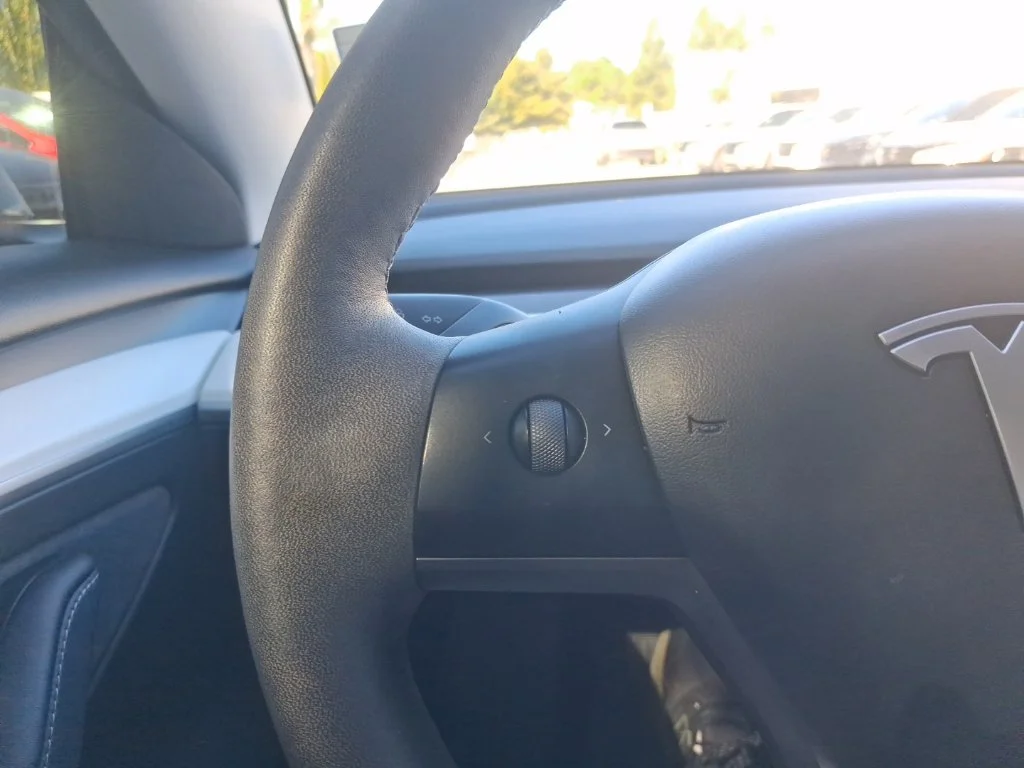 Used 2023  Tesla Base image 28
