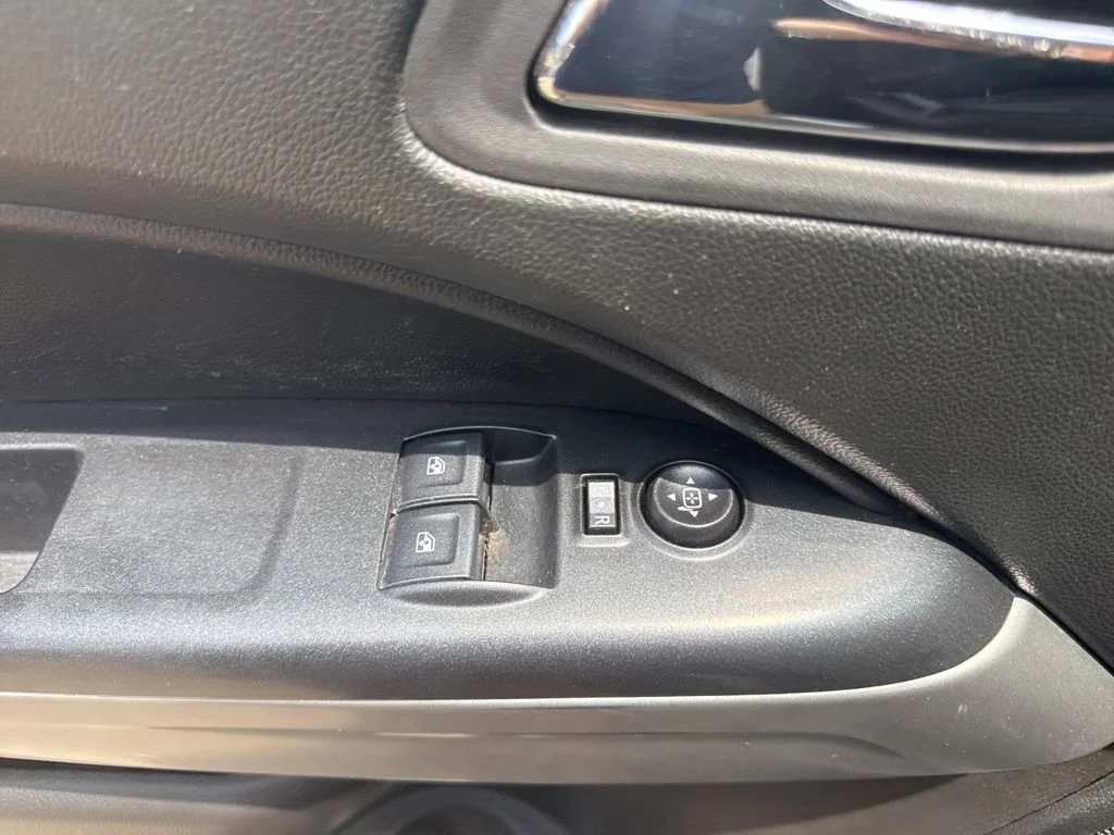 Used 2022 Summit White Chevrolet LT image 21