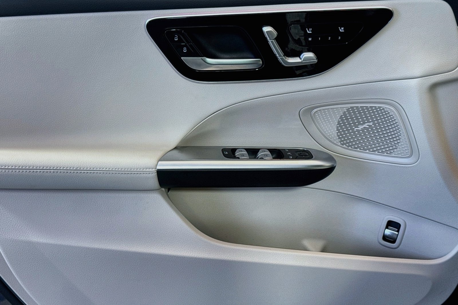New 2026 Twilight Blue Metallic Mercedes-Benz C 300 image 16
