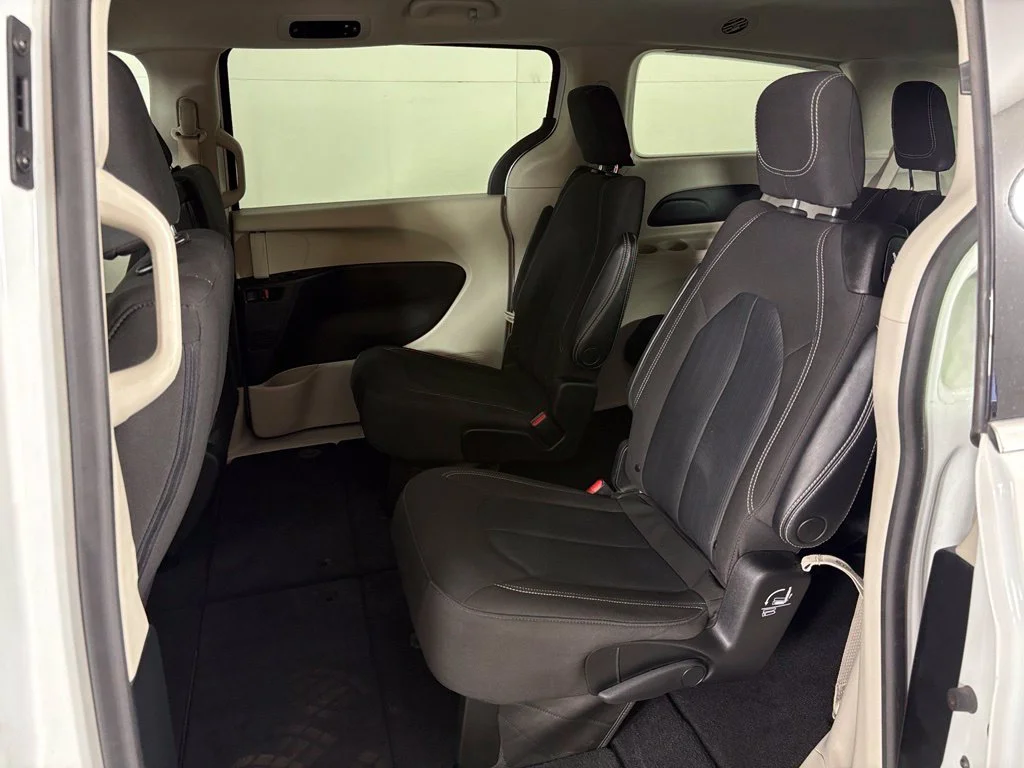 Used 2023 White Chrysler LX image 34