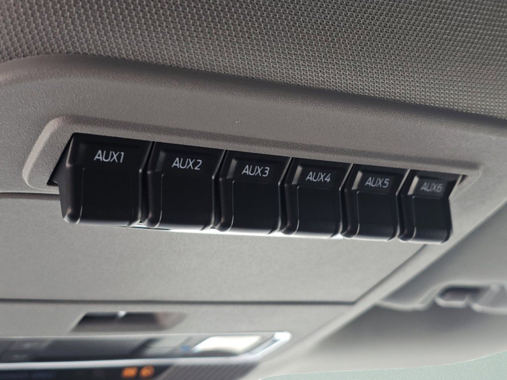 New 2026 Oxford White Ford LARIAT image 14
