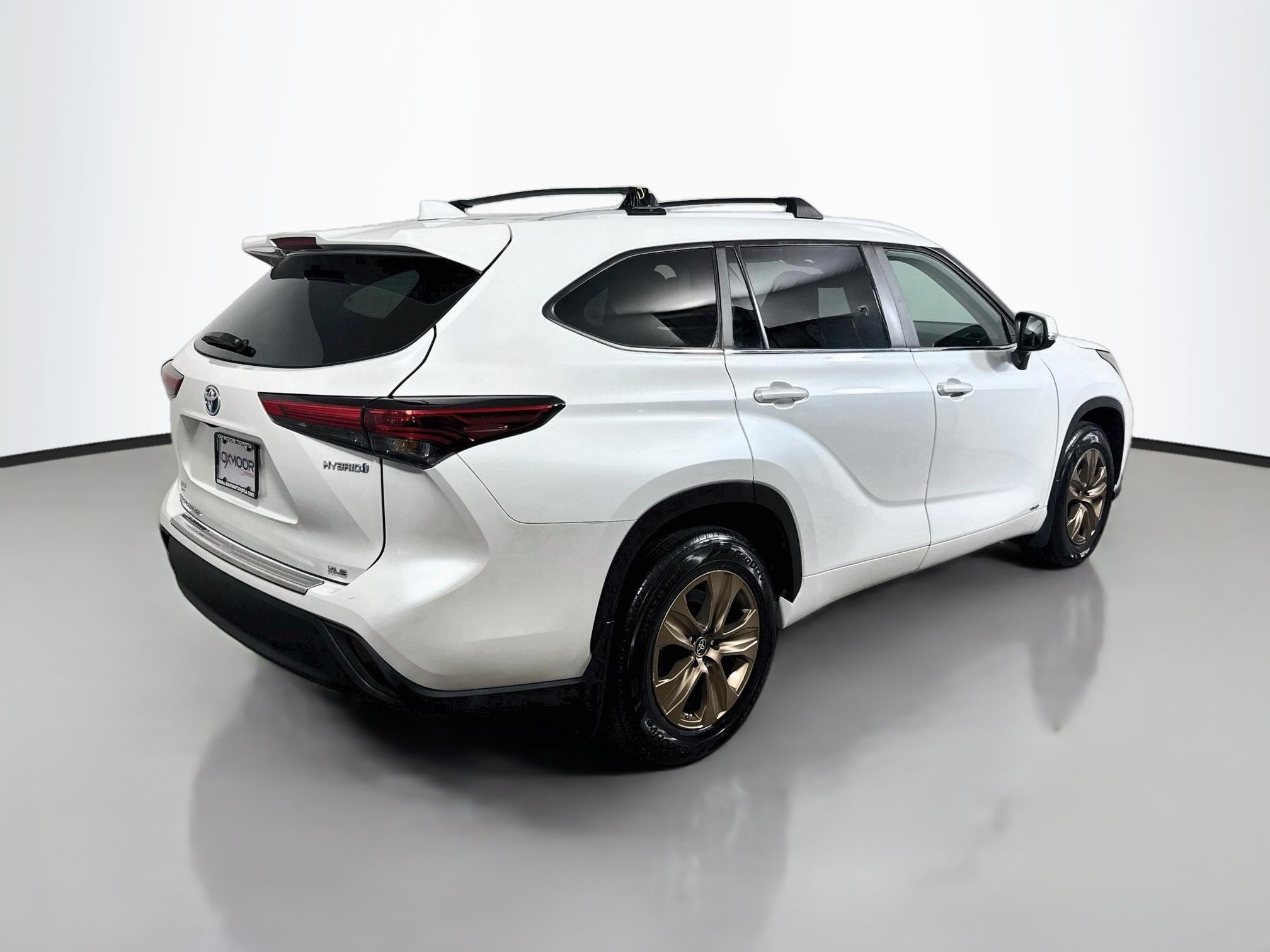 Used 2023 Wind Chill Pearl Toyota Hybrid Bronze Edition image 7