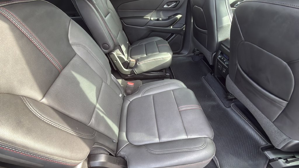 Used 2022 SILVER ICE METALLIC Chevrolet RS image 16