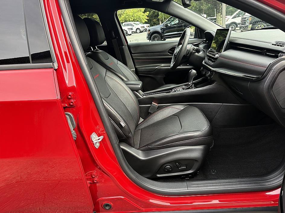 Used 2023 Redline Pearlcoat Jeep Trailhawk image 20