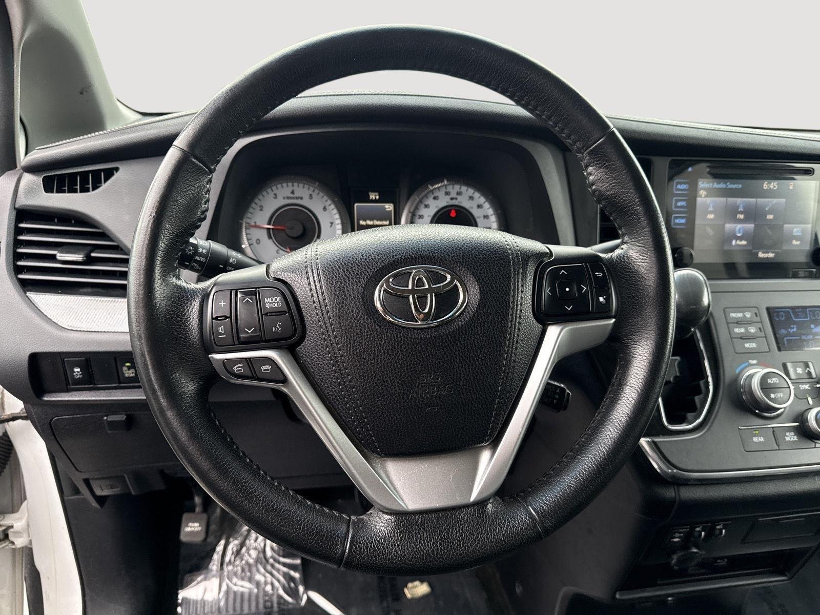 Used 2015 Super White Toyota SE Premium image 22