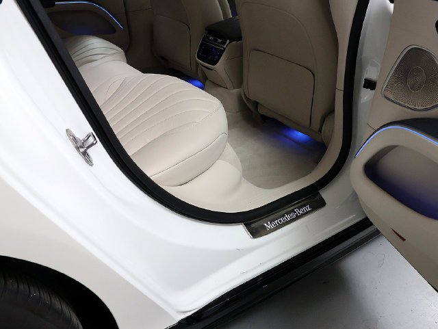 Certified Used 2023 MANUFAKTUR Diamond White Metallic Mercedes-Benz 580 image 37