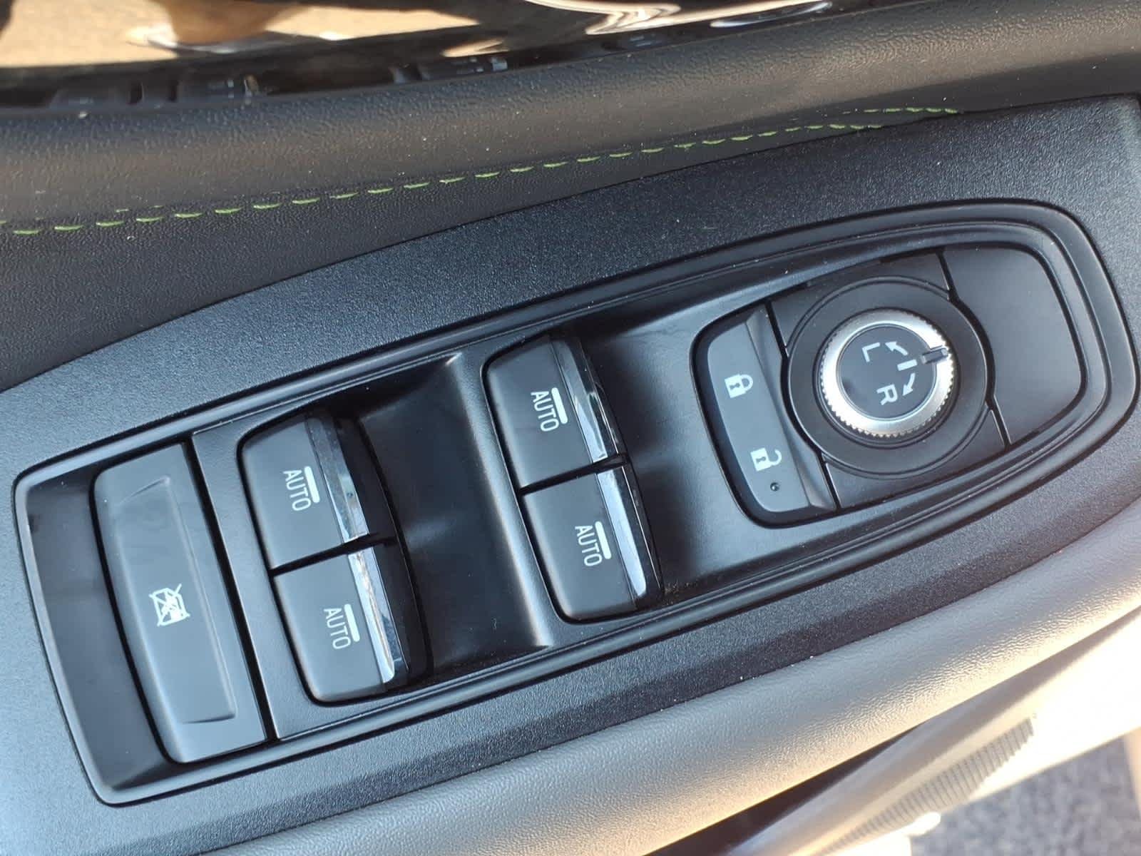 Used 2025 Ice Silver Metallic Subaru Onyx Edition image 25