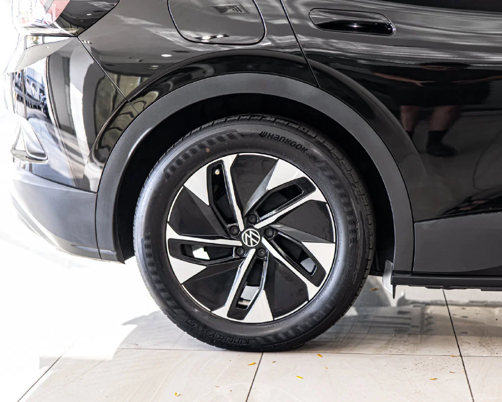Used 2021 Black Volkswagen Pro S image 11